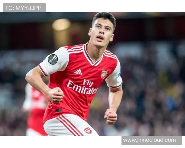 若昂内维斯的足球之路与未来展望:从新星到传奇的成长历程 若昂内维斯的足球之路与未来展望:从新星到传奇的成长历程