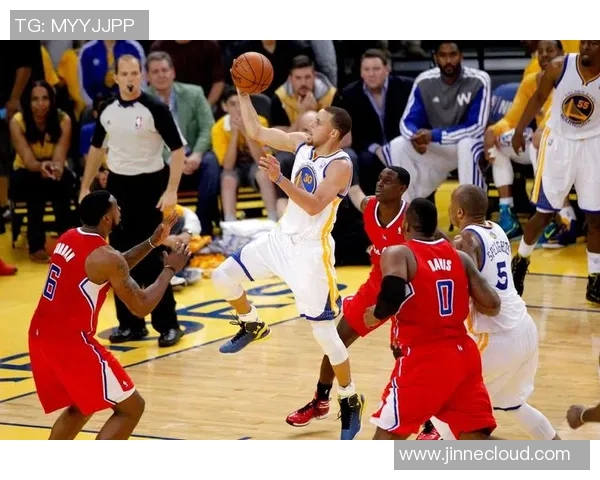 2014年季后赛快船与勇士第六场激战回顾与精彩瞬间分析