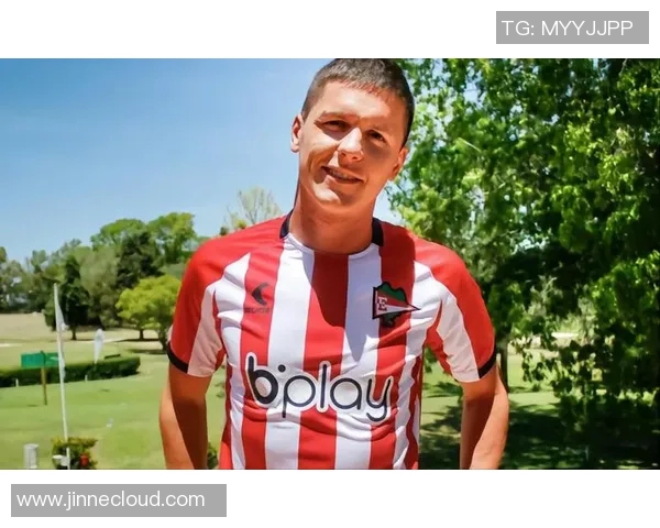 圣马丁与拉普拉塔的激烈对决揭示足球战术与团队精神的较量 圣马丁与拉普拉塔的激烈对决揭示足球战术与团队精神的较量