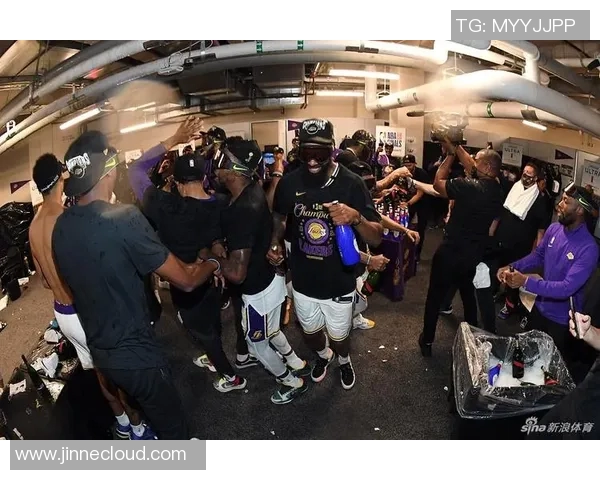 帕尔梅与克鲁塞激情对决新浪直播全程解析赛事精彩瞬间 帕尔梅与克鲁塞激情对决新浪直播全程解析赛事精彩瞬间