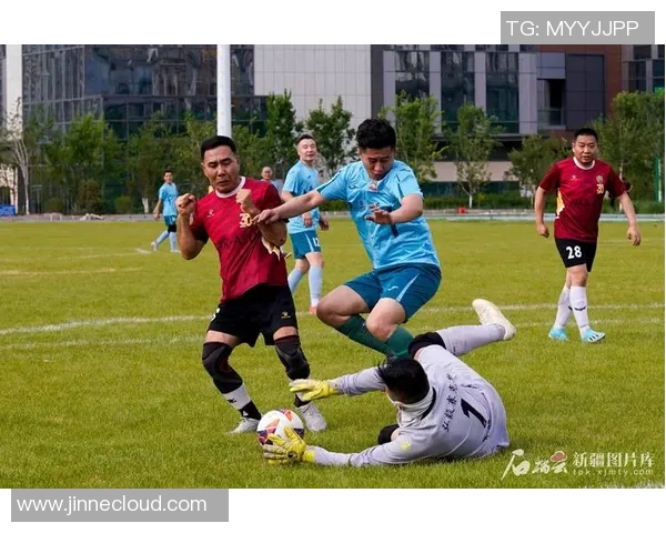 新疆年足球对抗日韩球队的精彩赛事回顾与分析 新疆年足球对抗日韩球队的精彩赛事回顾与分析