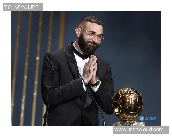 本泽马重返赛场展现风采球迷期待他再创辉煌时刻