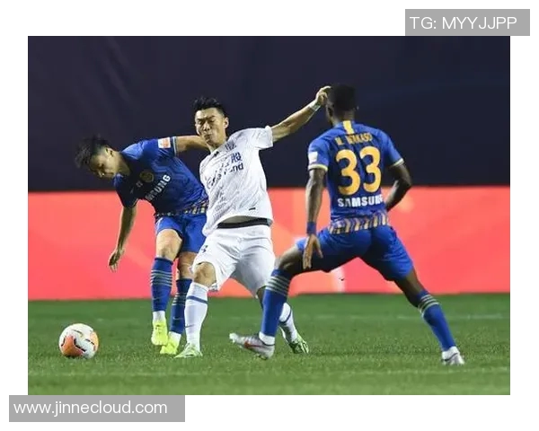 江苏苏宁足球迎战申花激战即将上演球迷期待精彩对决 江苏苏宁足球迎战申花激战即将上演球迷期待精彩对决