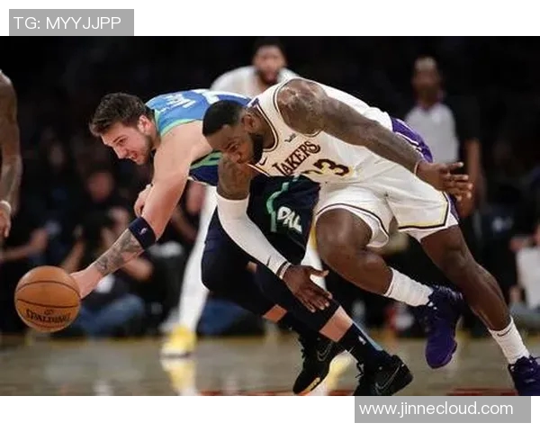 湖人对决热火季前赛直播精彩瞬间回顾与分析 湖人对决热火季前赛直播精彩瞬间回顾与分析