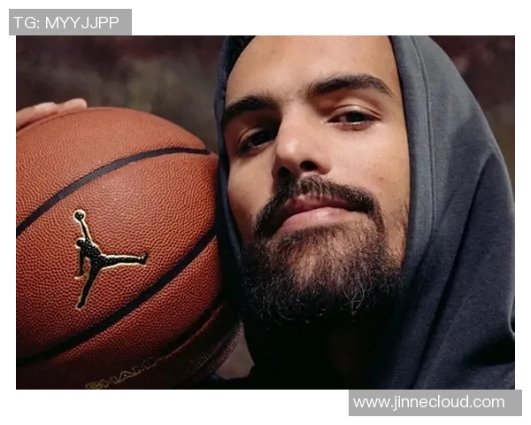 特雷杨引领NBA新潮流展现年轻球员的无限可能与未来希望 特雷杨引领NBA新潮流展现年轻球员的无限可能与未来希望