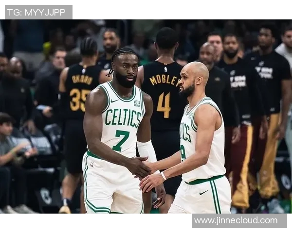 火箭队与雷霆队激战正酣NBA直播精彩瞬间回顾与分析 火箭队与雷霆队激战正酣NBA直播精彩瞬间回顾与分析