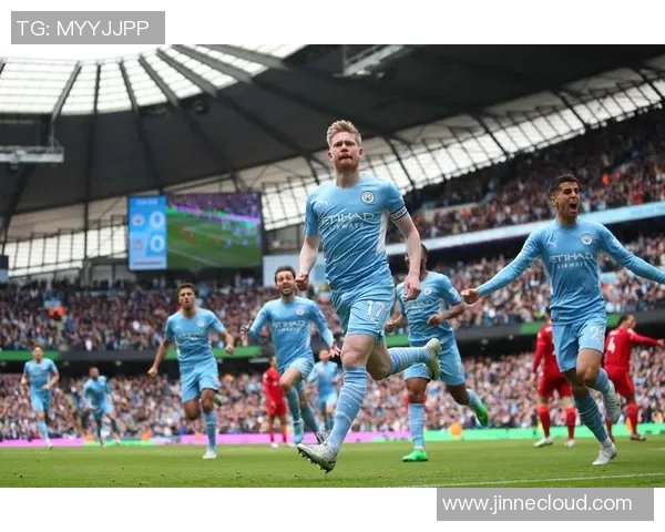 德布劳内领衔曼城攻势足球展现全能中场魅力与战术智慧 德布劳内领衔曼城攻势足球展现全能中场魅力与战术智慧