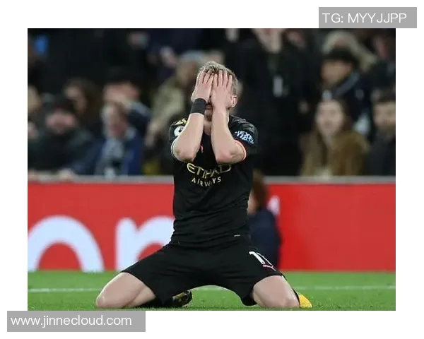 曼城遭欧足联重罚三千万罚款并禁赛一年引发广泛关注 曼城遭欧足联重罚三千万罚款并禁赛一年引发广泛关注