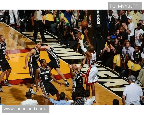 热火与马刺精彩对决回放NBA经典瞬间重温与分析