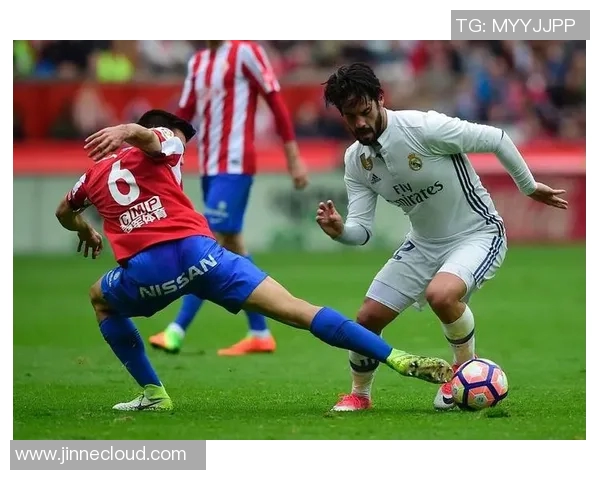 达尼洛：从足球场上的闪耀星辰到生活中的坚韧追梦人