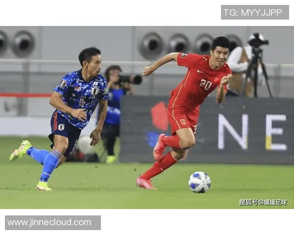 德黑兰独立队与希拉尔队的激烈对决展现足球魅力与战术智慧