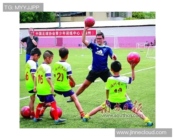 梅州客家队迎战梅县铁汉双方全力争夺宝贵积分激战正酣